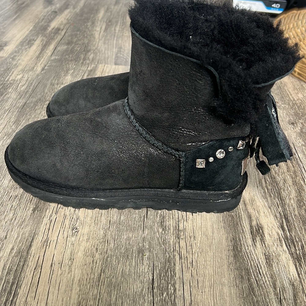 UGG - black Swarovski crystals- leather braided bows size 7 - Picture 2 of 7